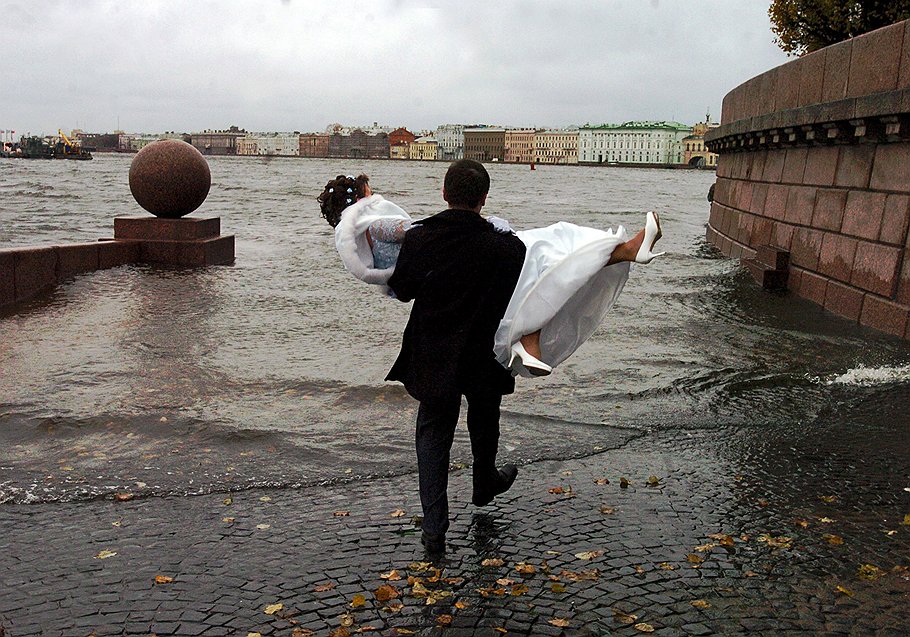 Наводнение на Стрелке Васильевского острова

Санкт-Петербург, октябрь 2006
