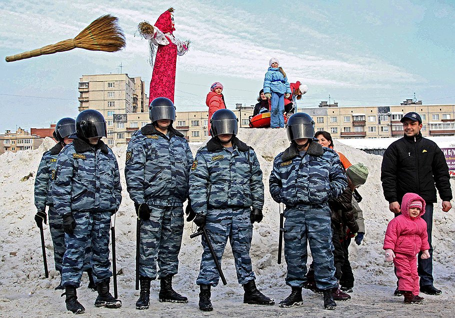 Предприниматели Хасанского рынка, выселяемые по решению суда, в день празднования Масленицы

Санкт-Петербург, февраль 2010
