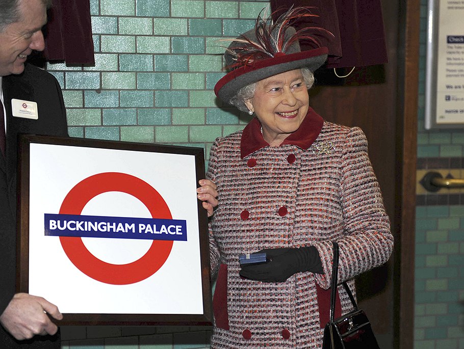 Королева Елизавета II. 24 февраля, 2010 год