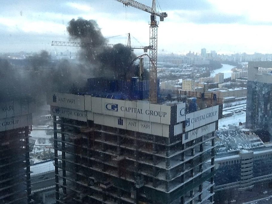Москов сити что случилось. Пожар в Москоу Сити. Пожар в Москва Сити сейчас. Пожар в башне Москва. Горит башня Москва Сити сейчас.