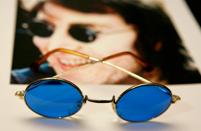 Очки Джона Леннона стали в определенном смысле культом для поклонников The Beatles и прочно вошли во многие модные коллекции на годы вперед