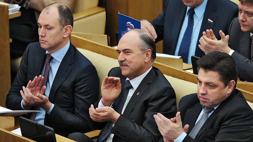 Слева направо: председатель комитета Государственной думы (ГД) России по регламенту и организации работы Государственной думы Ильдар Габдрахманов, Владимир Пехтин и член комитета ГД по федеративному устройству и вопросам местного самоуправления Вячеслав Тимченко 