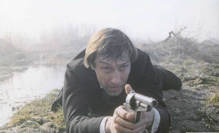 «По-настоящему я захлебнулся от счастья только в 1983 году. Тогда все совпало! Я снимался в Италии у самого Тарковского, а в Москве прошли премьеры сразу двух фильмов — "Полеты во сне и наяву" и "Влюблен по собственному желанию"» В 1982 году после выхода на экраны комедии Сергея Микаэляна «Влюблен по собственному желанию» Олег Янковский был признан лучшим актером года по опросу читателей журнала «Советский экран». Тогда же за роль в фильме «Полеты во сне и наяву» актер получает Государственную премию СССР На фото: кадр из фильма «Шерлок Холмс и доктор Ватсон: Собака Баскервилей»