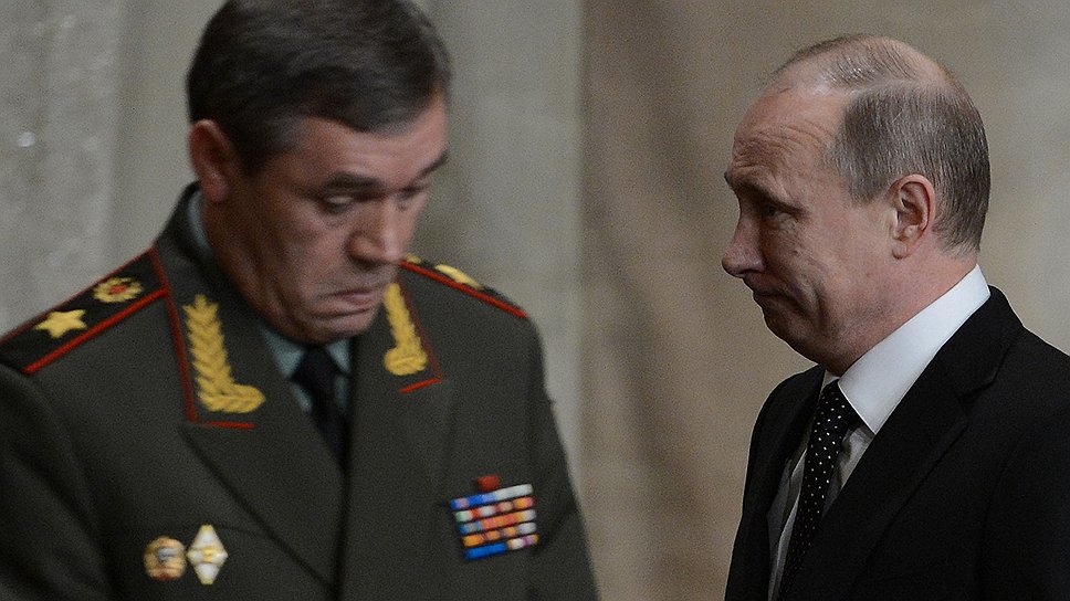 Заместитель начальника Генерального штаба Вооруженных сил Валерий Герасимов (слева) и Владимир Путин