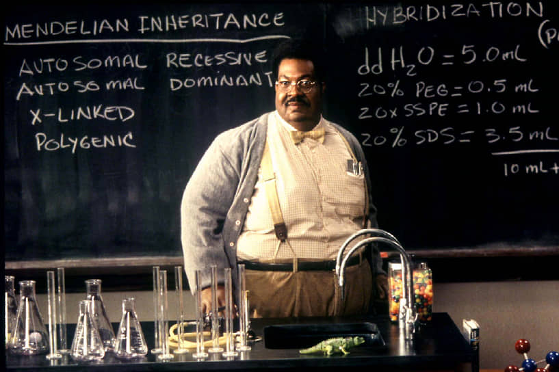 В 1996 году состоялась премьера фильма «Чокнутый профессор» (кадр на фото). Благодаря гриму и спецэффектам, Мерфи сыграл в этом фильме несколько ролей. Актерский триумф принес ему приз Национального общества кинокритиков США за лучшую роль года и номинацию на премию «Золотой глобус» (1997)