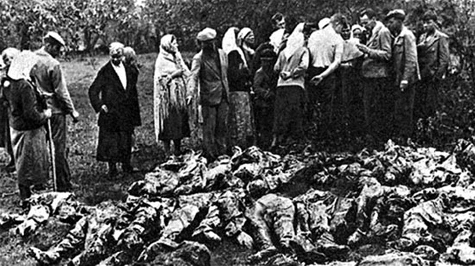 Весной 1940 года в лесу у деревни Катынь в Смоленской области органами НКВД СССР был расстрелян 4421 польский офицер, взятый в плен в 1939 году