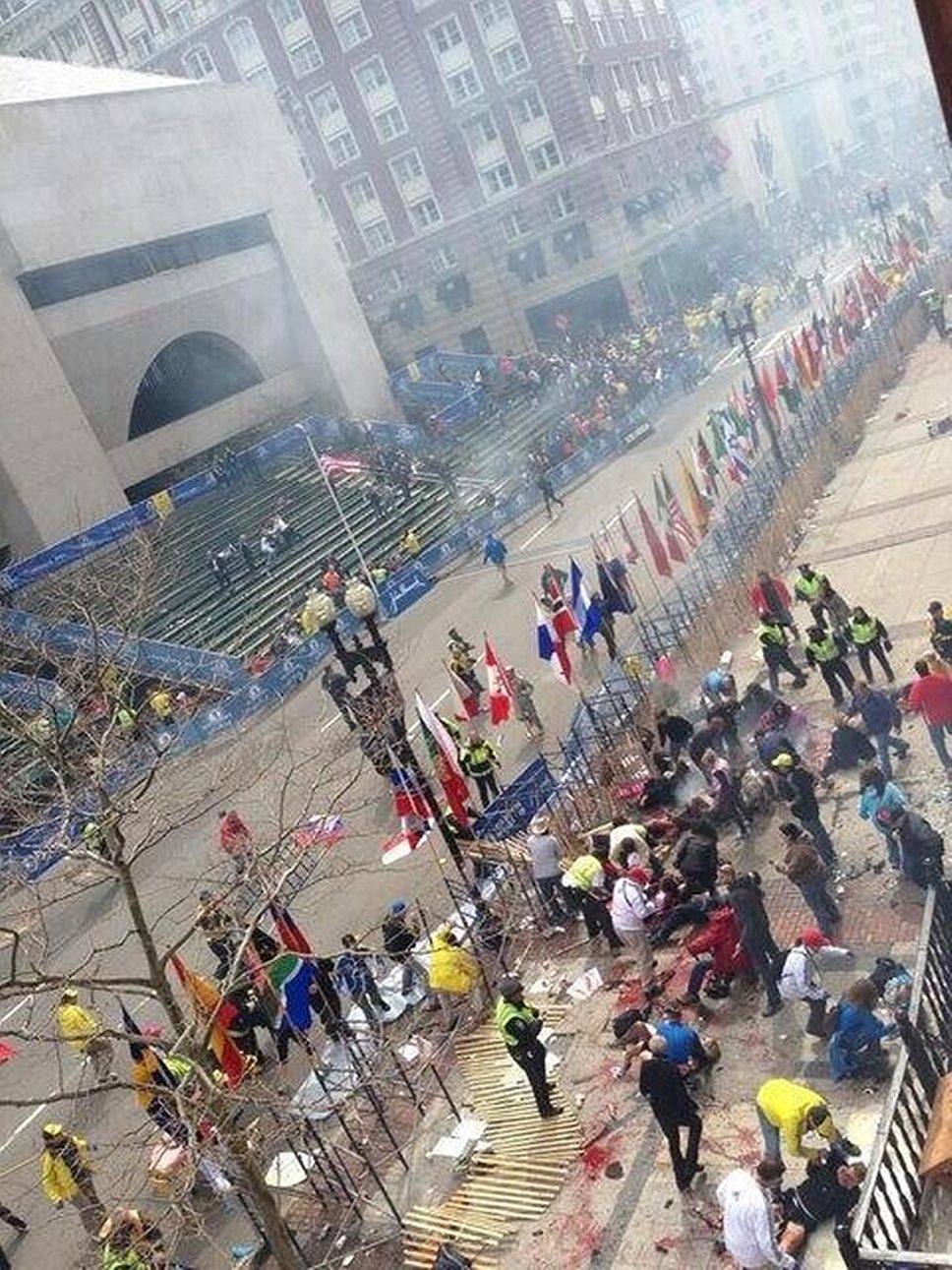 Взрывы в Бостоне. ФОТО