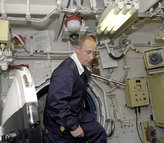 Владимир Путин на борту подводной лодки «Архангельск». 17 февраля 2004 года