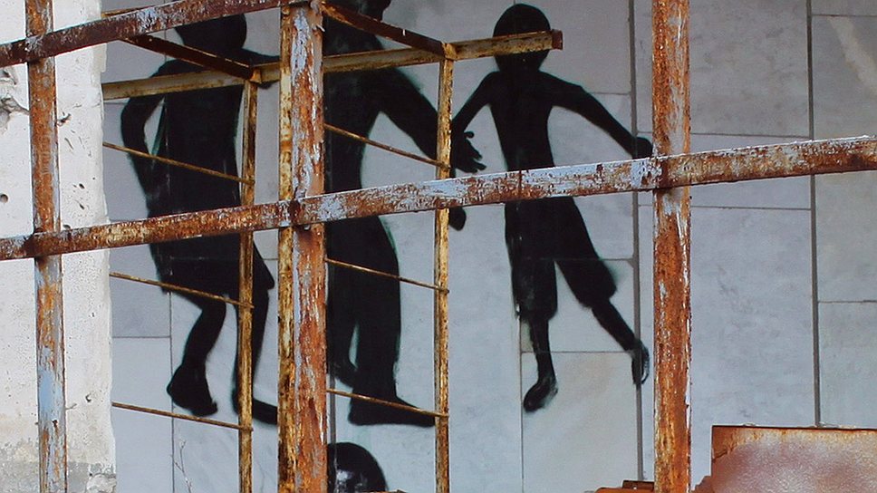 Граффити, оставленные сталкерами на стене одного из муниципальных зданий Припяти