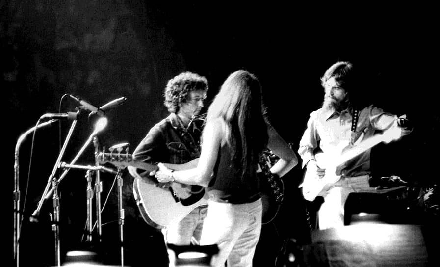 Прослушивание кавер-версий своих песен побудило Боба Дилана собрать команду рок-музыкантов и перейти от акустической фолк-музыки к фолк-року. В 1965 году вышел первый альбом так называемой «великой рок-трилогии Боба Дилана» — «Bringing It All Back Home». Далее последовали «Highway 61 Revisited» (1965) и «Blonde On Blonde» (1966)
