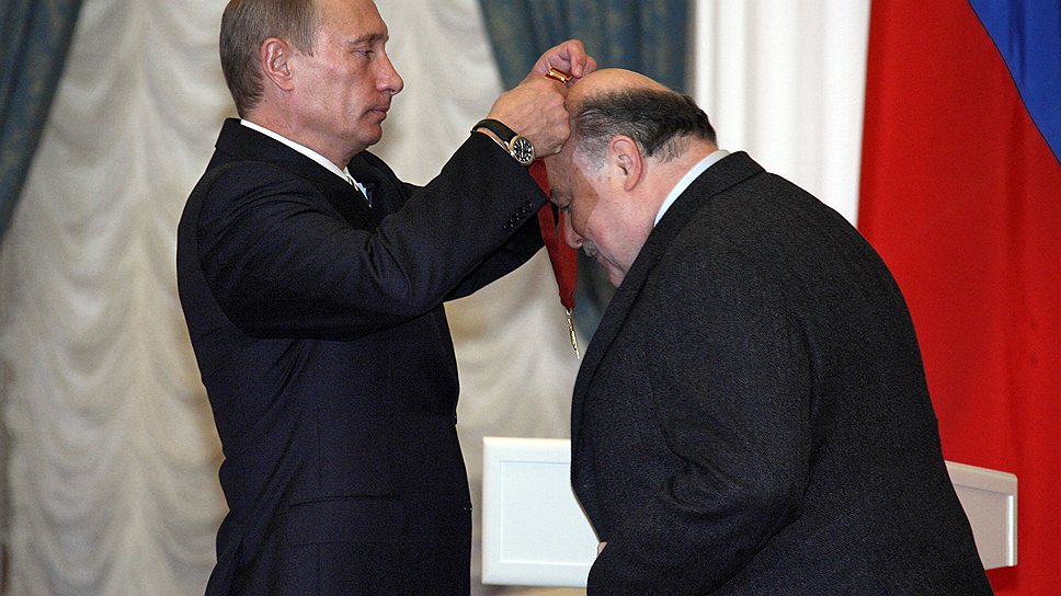 Александр Калягин (справа) на церемонии вручения государственных наград