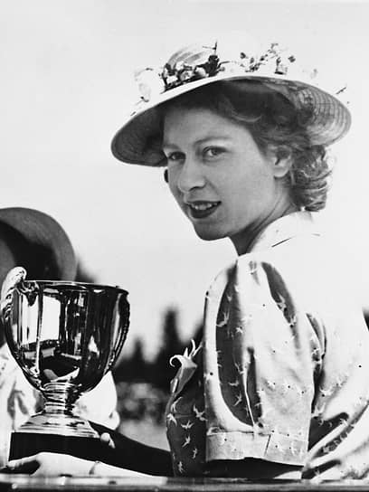 С ранних лет Елизавета занималась верховой ездой, ставшей ее хобби на многие годы. В 1944 году принцесса выиграла первый приз в престижном частном заезде