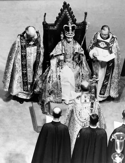 Считается, что трансляция коронации Елизаветы II способствовала росту популярности телевещания. По некоторым оценкам, церемония обошлась более чем в 1,5 млн фунтов стерлингов (сейчас — более 40 млн фунтов)