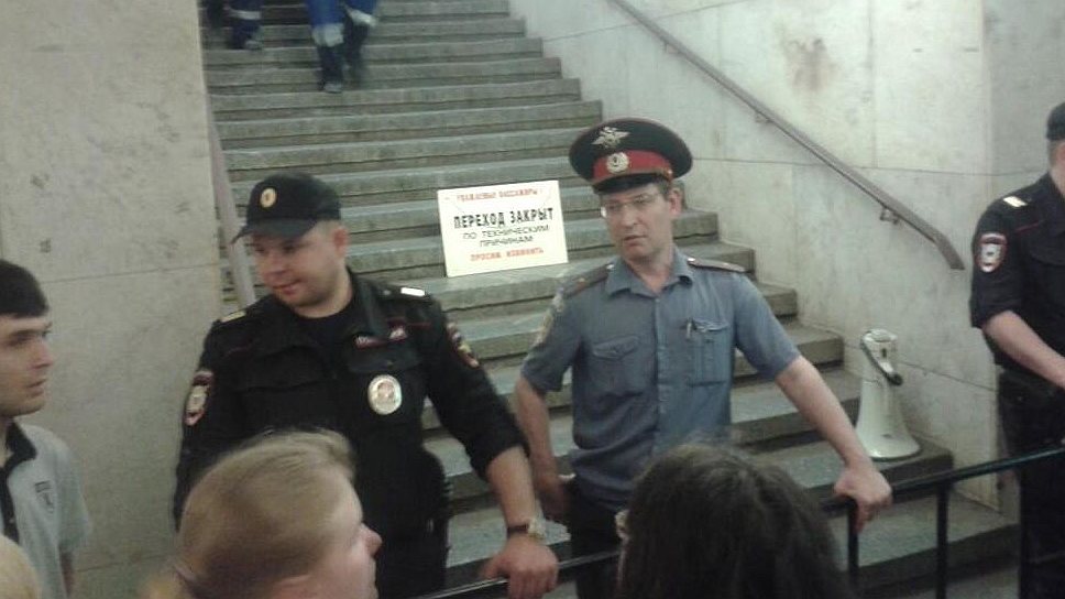 Перекрытие перехода в московском метро из-за задымления