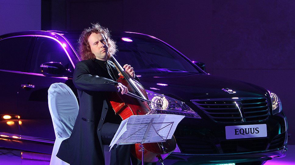 Игра виолончелиста Дениса Шаповалова не смогла скрыть существенных изменений в облике модели