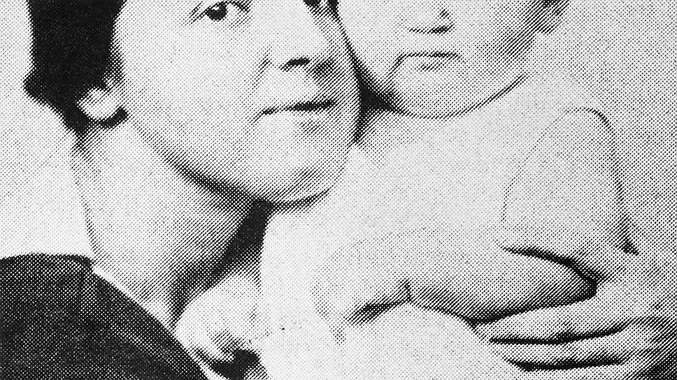 Жена Иосифа Сталина Надежда Аллилуева с сыном Васей