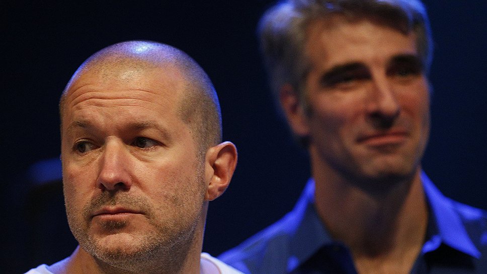 Старший вице-президент отдела промышленного дизайна компании Apple Джонатан Айв (слева) и старший вице-президент по программному обеспечению Крейг Федериги  