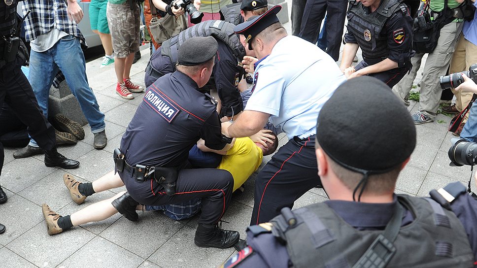 Задержание активистов ЛГБТ возле здания Госдумы