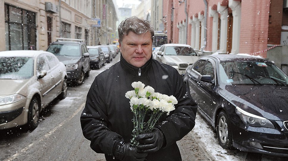 Сергей Митрохин. 50 лет. Выдвигается от партии «Яблоко». В одном из интервью господин Митрохин заявил: «Рассчитывать на то, что я в первом туре одержу победу, было бы наивно. Но я сосредоточу все усилия для того, чтобы занять в первом туре второе место и конкурировать с Собяниным во втором туре»
