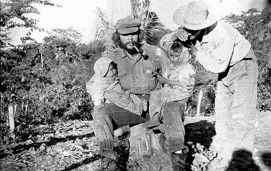17 членов отряда были кубинцами - ветеранами повстанческой борьбы против Фульхенсио Батисты, остальные - боливийскими коммунистами. Местные крестьяне в открытую выступали против повстанцев. Именно по наводке крестьян боливийские военные, которых поддерживали агенты ЦРУ, вышли на след отряда Че Гевары