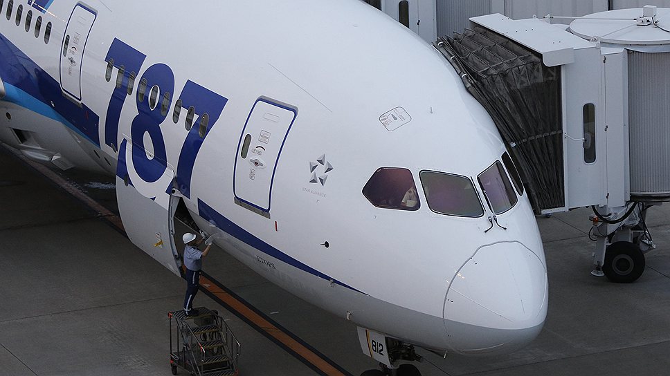 Половина элементов фюзеляжа Boeing 787 Dreamliner изготовлены из композитных материалов на основе углерода. В результате он стал легче и прочнее, чем обычный лайнер с алюминиевым фюзеляжем