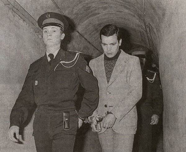 В 1977 году тунисский иммигрант Хамида Джандуби, осужденный за убийство, стал последним казненным на гильотине преступником во Франции. Через четыре года гильотина как орудие смертной казни была запрещена