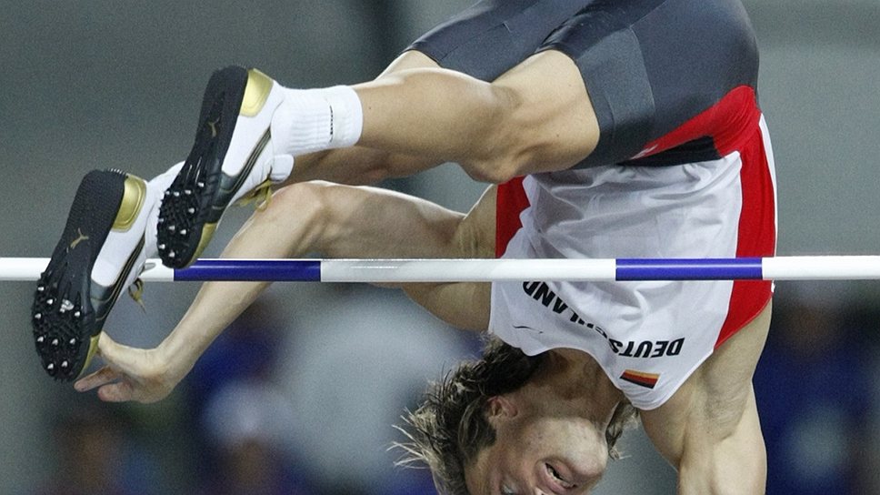 Немецкий прыгун с шестом Тим Лобингер победил на World Athletics Final в Монако и был так счастлив этому, что продемонстрировал трибунам, на которых присутствовала и княжеская семья, свои голые ягодицы