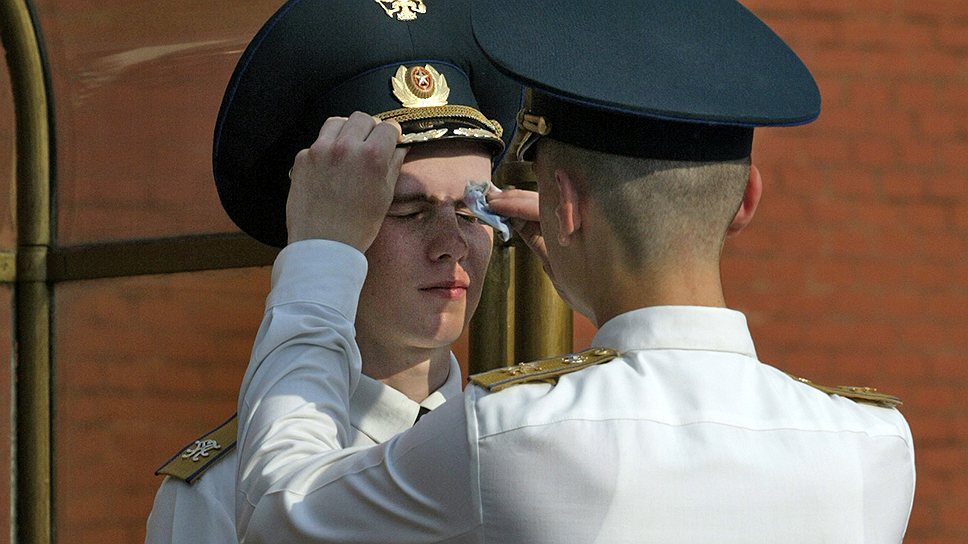 При температуре окружающей среды 40°С человеческий организм испаряет около 1 литра пота в час