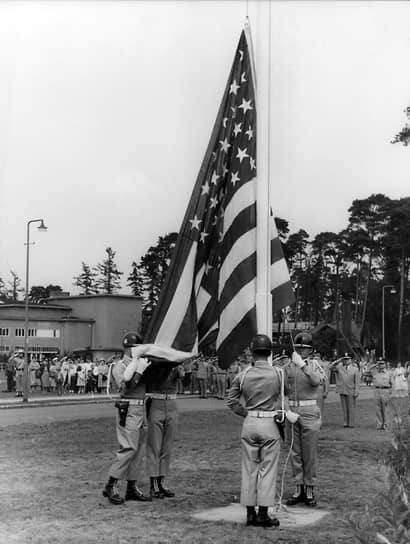 1960 год. На флаге США прибавлена 50-я звезда в честь присоединения Гавайских островов