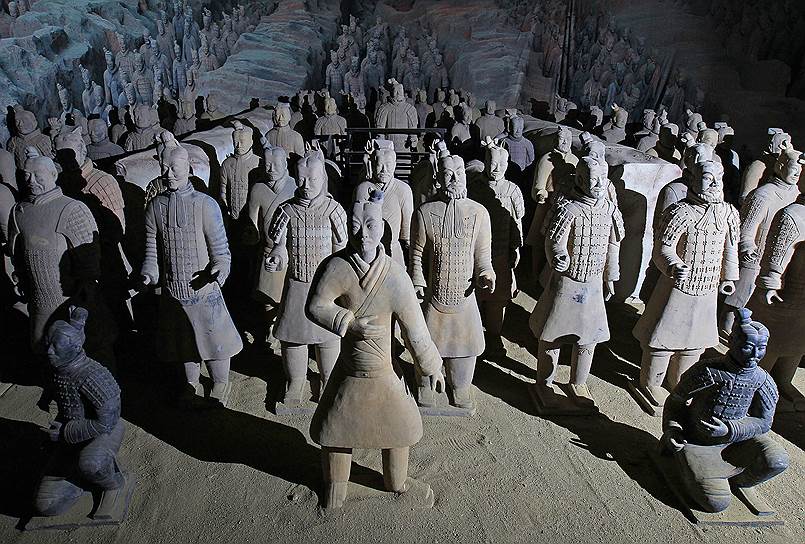 1975 год. Китайские археологи обнаружили при раскопках 6 тыс. древних статуй терракотовых воинов