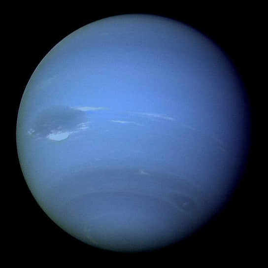 2011 год. Нептун впервые с момента открытия завершил полный оборот вокруг Солнца. Он занимает около 165 лет