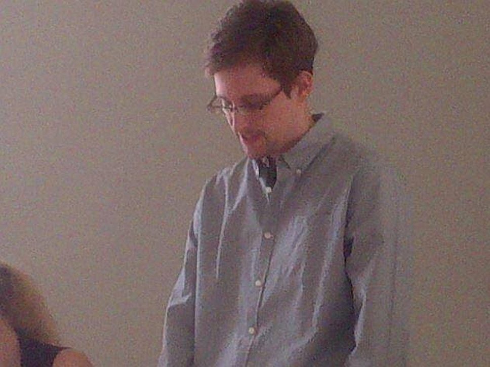 Бывший сотрудник ЦРУ Эдвард Сноуден на встрече с правозащитниками в Шереметьево
