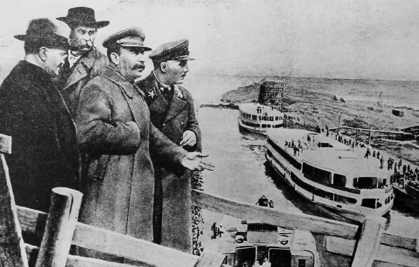 1937 год. Введен в строй 128-километровый канал «Москва-Волга имени Сталина» (сейчас Канал имени Москвы)
