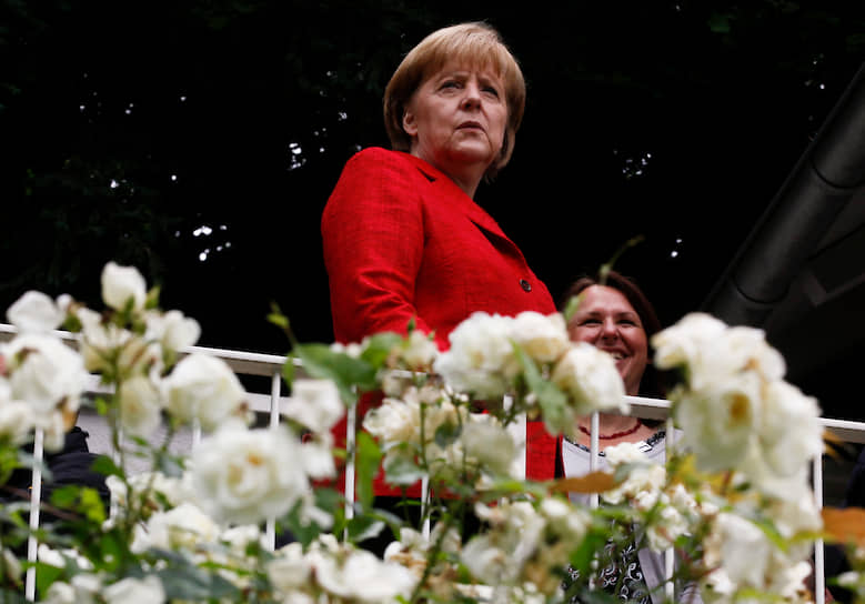 В 1989 году Ангела Меркель стала активисткой Партии демократического обновления. Лотар де Мезьер, последний глава правительства ГДР, даже доверил ей пост заместителя своего пресс-секретаря. Но Ангела Меркель быстро и верно сориентировалась и вскоре, в 1990 году оказалась в партии Христианско-демократический союз (ХДС)