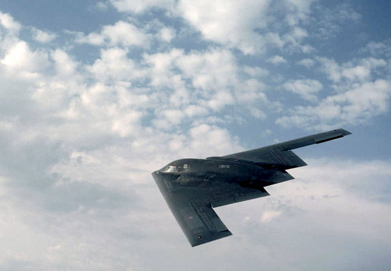 1989 год. В США состоялся первый полет бомбардировщика B-2 «Спирит» — на тот момент самого дорогого военного самолета в мире. Его стоимость составила $1,3 млрд 