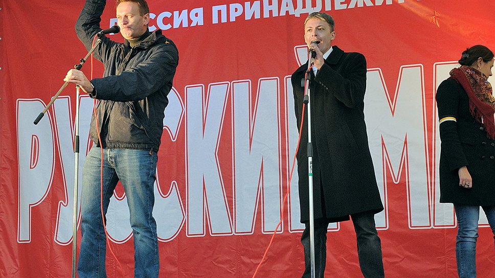 Алексей Навальный (слева) во время проведения акции «Русский марш», организованной  объединениями «Русские», «Лига обороны Москвы», «Русское общественное движение», прошла в Люблино, 2011 год