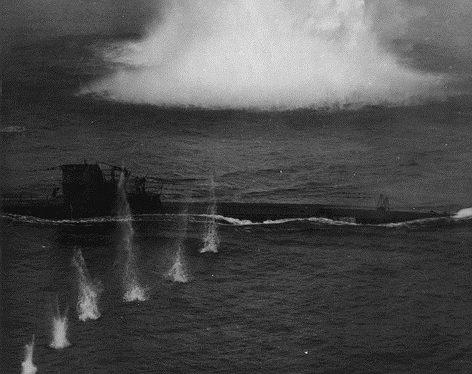 1943 год. У побережья Флориды немецкая подводная подлодка U-134 сбила американский дирижабль К-74