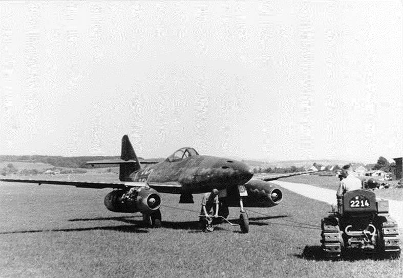 1942 год. В воздух поднялся прототип первого серийного реактивного истребителя «Мессершмитт Me.262»