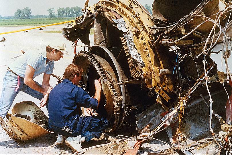 1989 год. Самолет United Flight 232 упал в штате Айова, США, погибли 112 человек