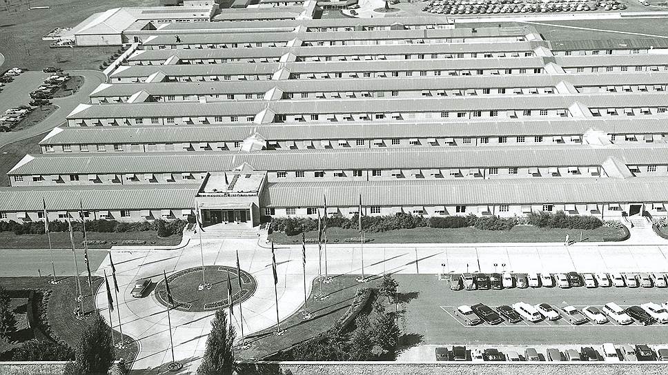 1951 год. В Рокенкорте, Франция, открыта штаб-квартира НАТО