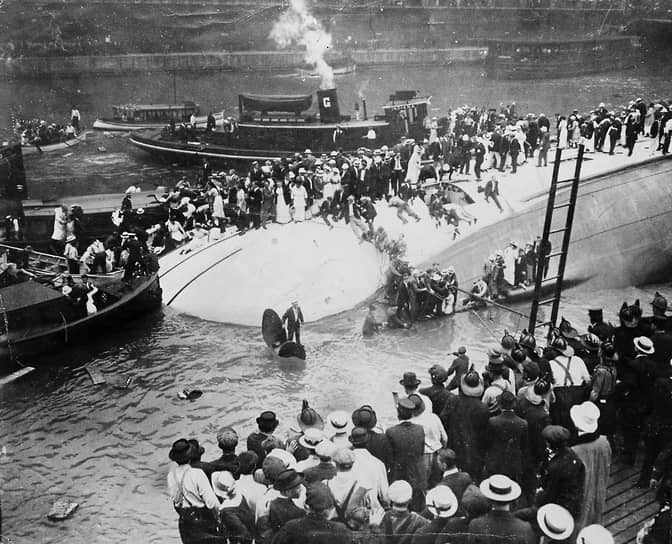 1915 год. В США из-за брака с балластными цистернами затонул экскурсионный пароход «Истленд» на реке Чикаго. Погибли 1,3 тыс. человек из 2,5 тыс., находившихся на борту