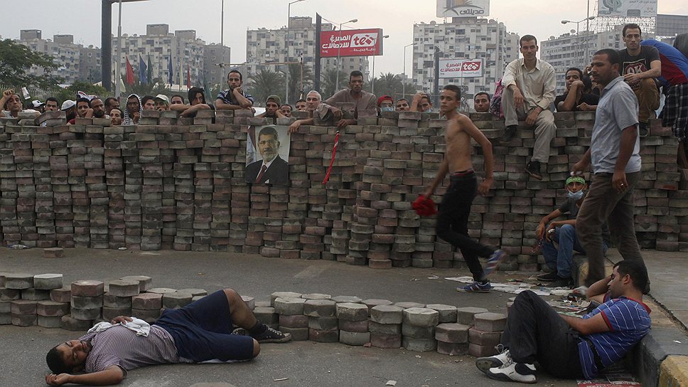 По последним данным, число погибших в результате столкновений в Каире составило 72 человека, еще 8 человек погибли в Александрии