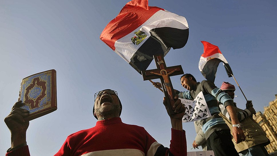 Массовые протесты и столкновения с полицией, начавшиеся в Каире, постепенно охватывают и курортные города Египта 