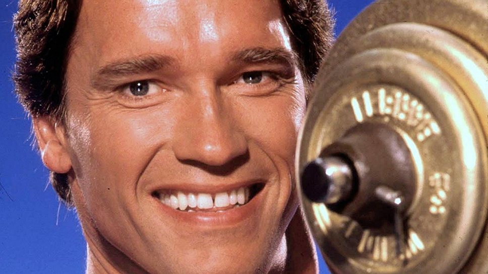 После 1980 года Шварценеггер завершил свою спортивную карьеру. Он написал несколько книг по культуризму, в 1988 году организовал собственный конкурс «Арнольд Классик»

