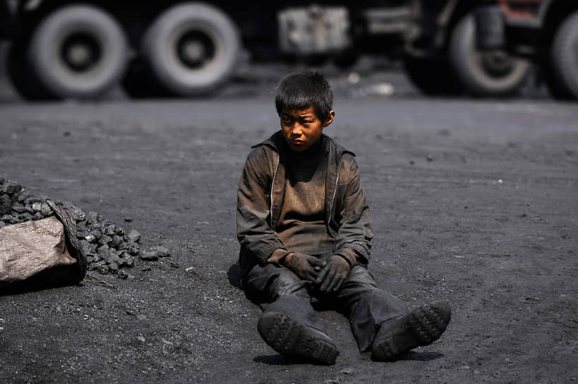 В странах, где до полноценного промышленного переворота еще далеко, детский труд интенсивно используется. Некоторые государственные законы о детской трудовой занятости написаны так хитро, что их можно легко обойти