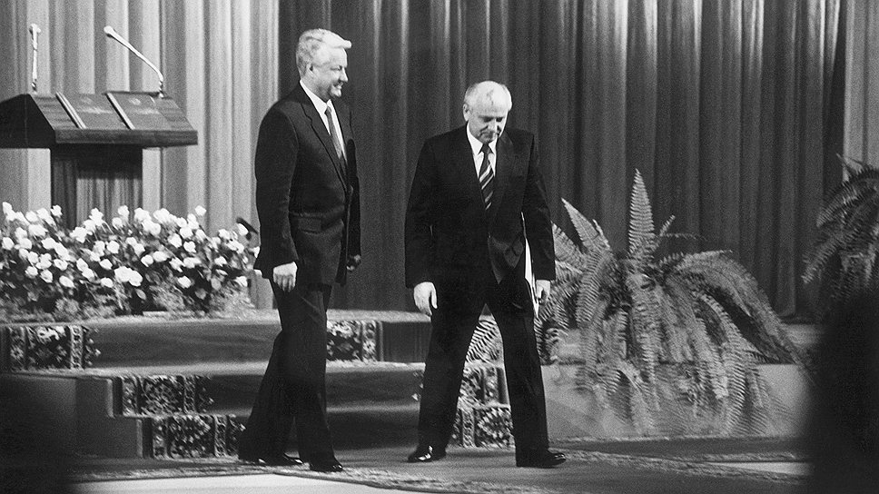 1991 год. Инаугурация первого Президента России Бориса Ельцина (слева) в Кремлевском дворце съездов