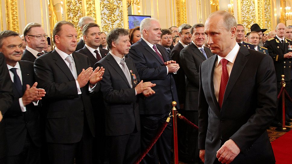2012 год. Избранный президент России Владимир Путин (на первом плане) на церемонии инаугурации в Андреевском зале Большого Кремлевского дворца