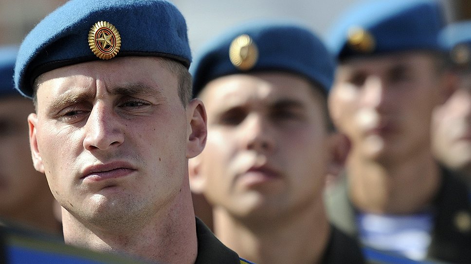 В 11 часов на Красную площадь начали пускать публику