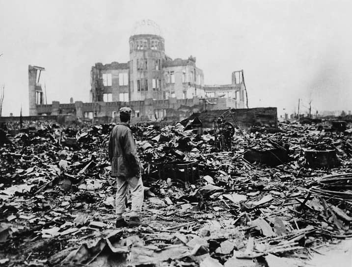В момент взрыва все здания Хиросимы, кроме самых прочных, обрушились. Среди немногих уцелевших — Промышленная палата, расположенная всего в 160 м от эпицентра взрыва