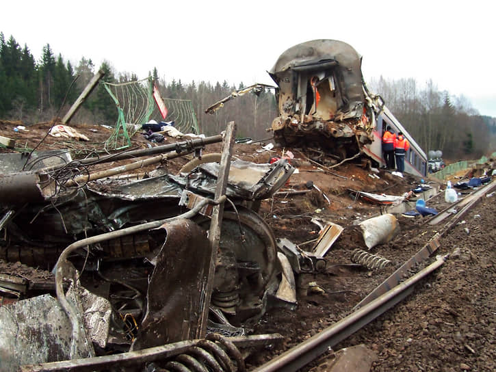 27 ноября 2009 года — крушение скоростного поезда «Невский экспресс», классифицированное как теракт. 28 человек погибли, 132 человека пострадали. Ответственность за подрыв «Невского экспресса» взял на себя лидер террористической организации «Кавказский эмират» (организация признана в РФ террористической и запрещена) Доку Умаров